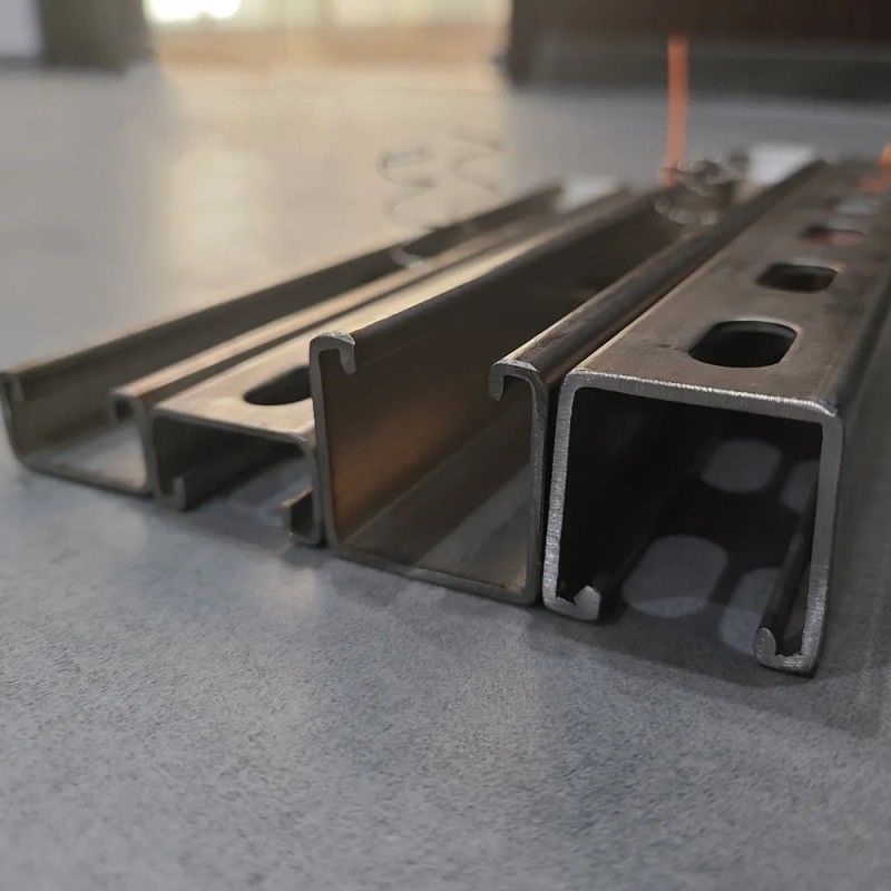 สแตนเลส แรก โลหะ Furring Stud Strut Astm A36 C ลิปป์ด ช่อง Purlin Steel ขนาด