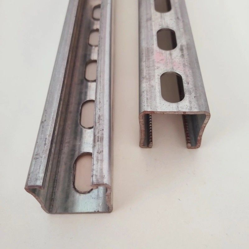 Punching C Channel Hot Dip Galvanized Steel Strut Channel สําหรับระบบติดตั้งแสงอาทิตย์